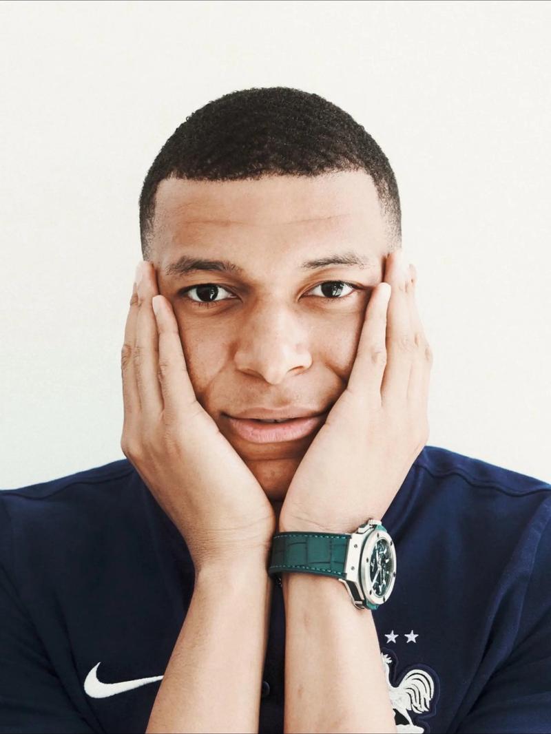 河南决战国安！三位久违强援露面，王刚单独挑大梁，新金主现场督战