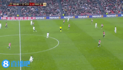 球员暖心动作感动全场