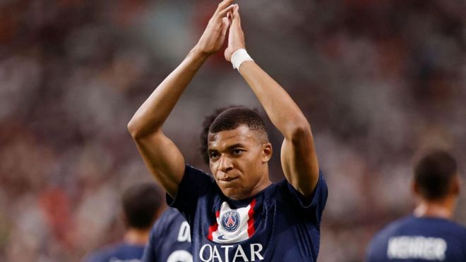 利物浦vs毕包第20分钟比赛暂停，全场球员、观众鼓掌致敬若塔