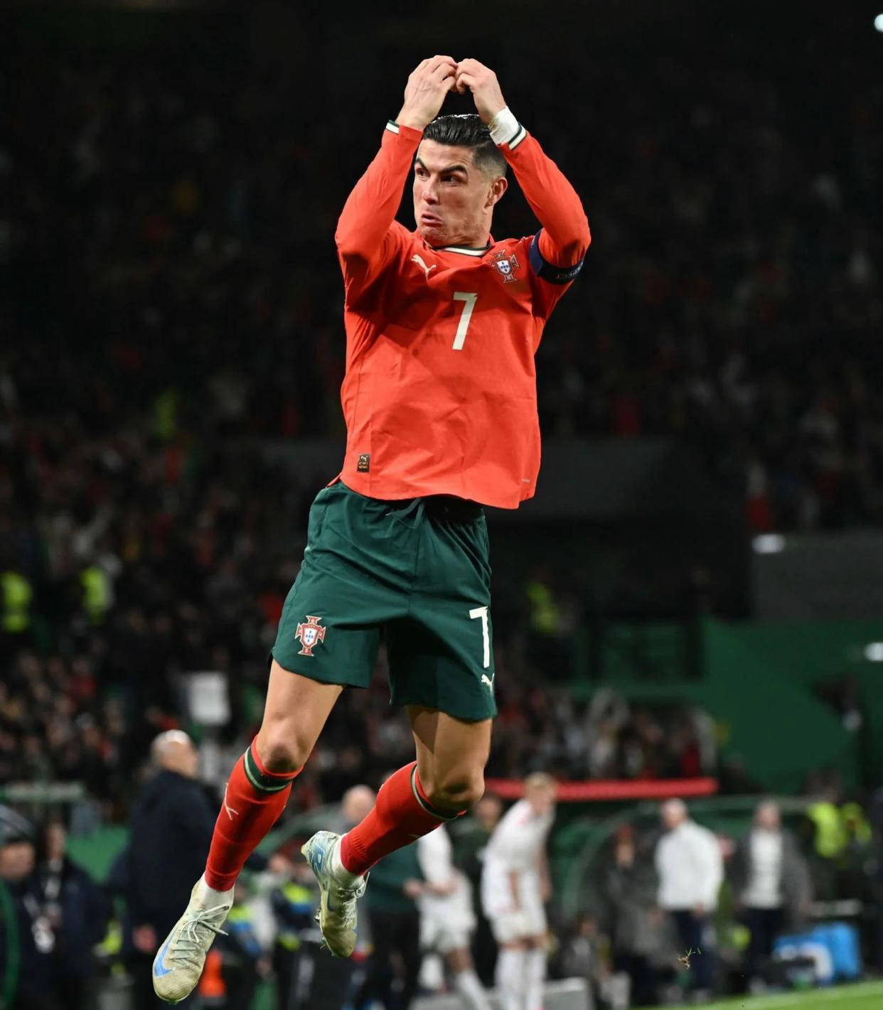 欧冠淘汰赛前瞻：曼联对阵巴黎,