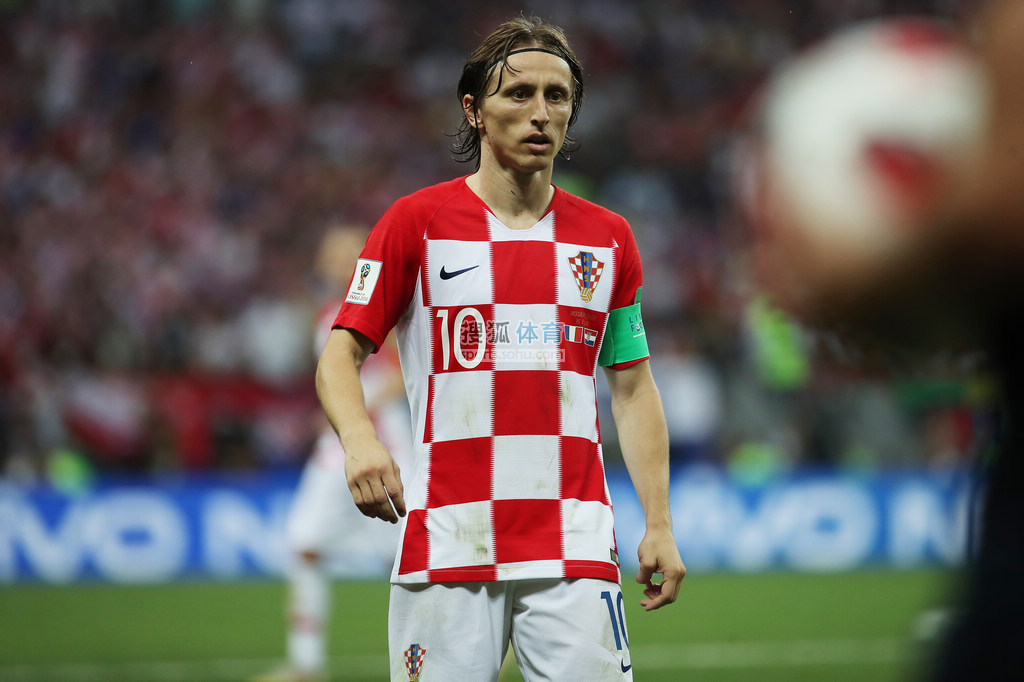 李玮洒成为首位获OPBF金腰带的中国女子拳手，多次在国际赛场取得胜利，正式转型为职业拳击选手。